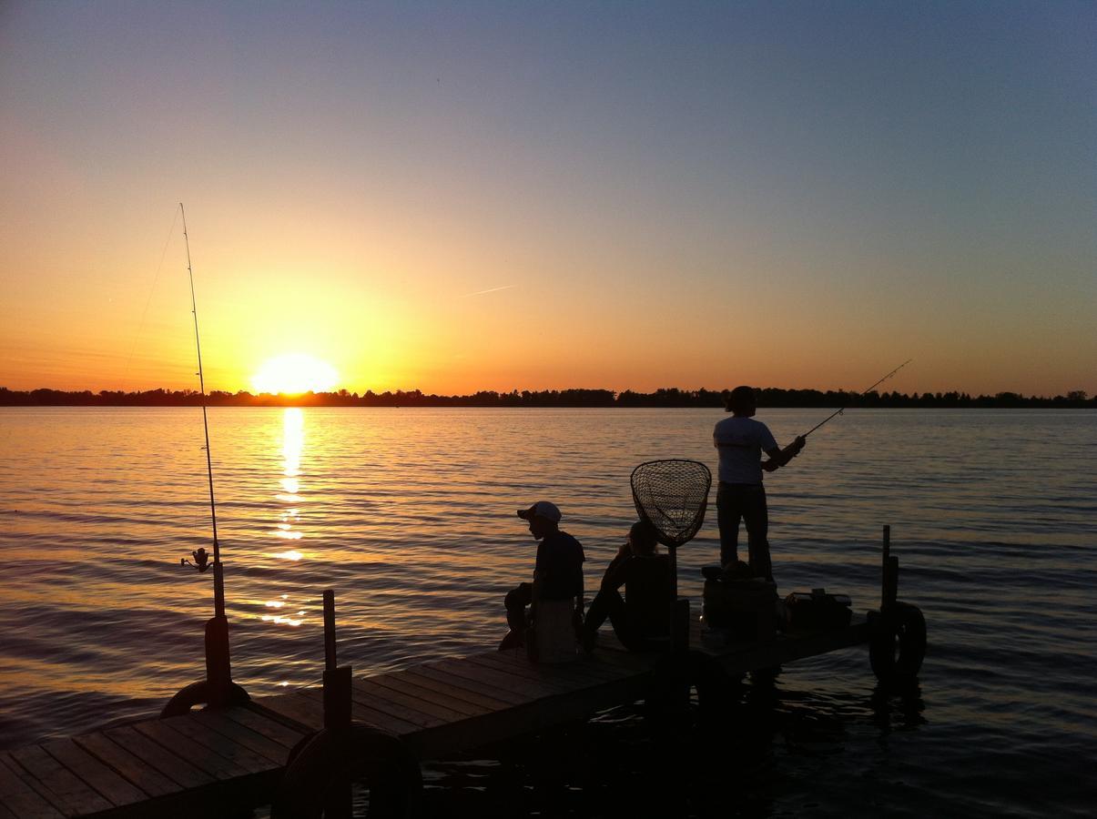 Lake Dalrymple Resort Lagoon City Номер фото