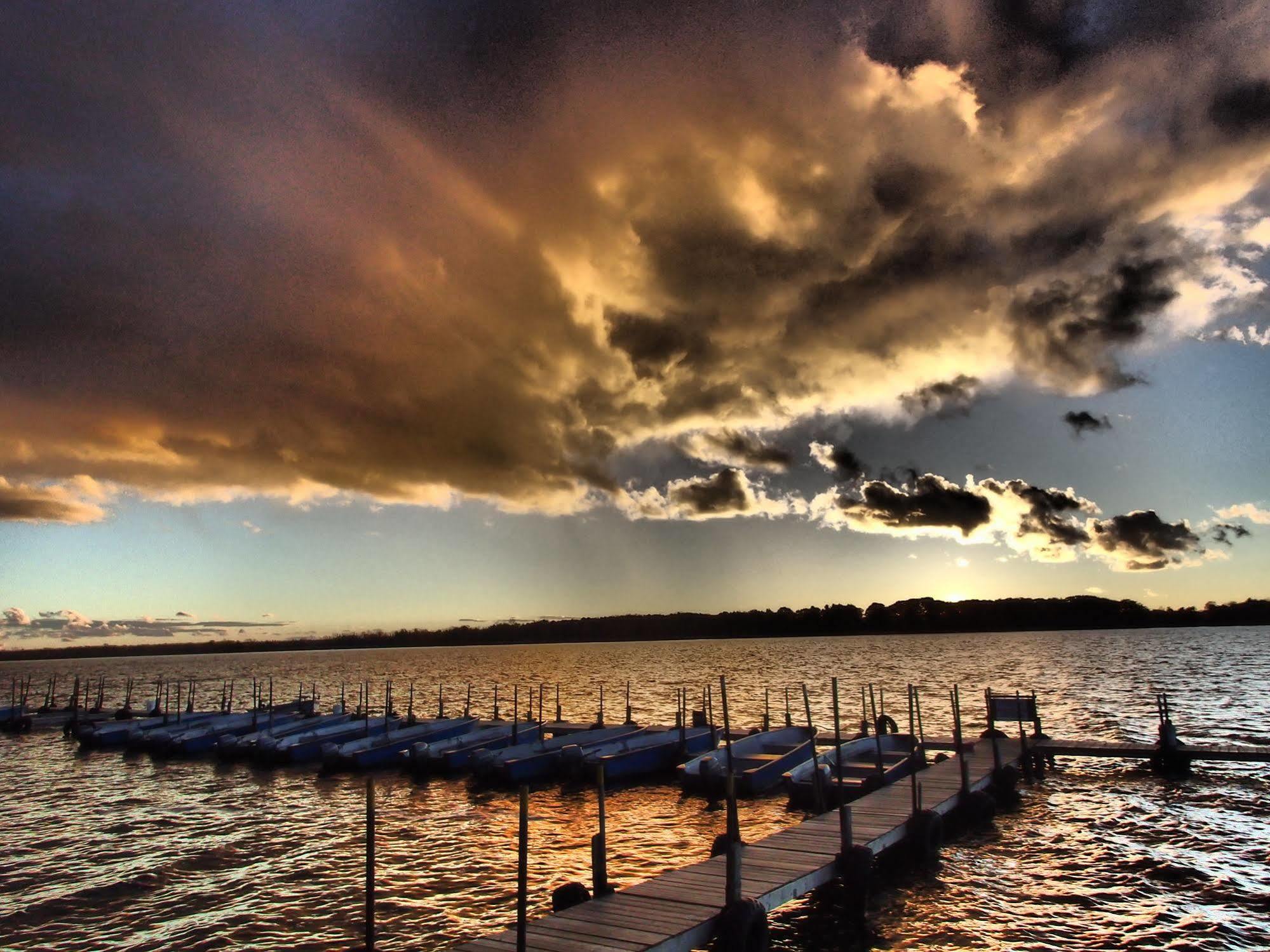 Lake Dalrymple Resort Lagoon City Экстерьер фото