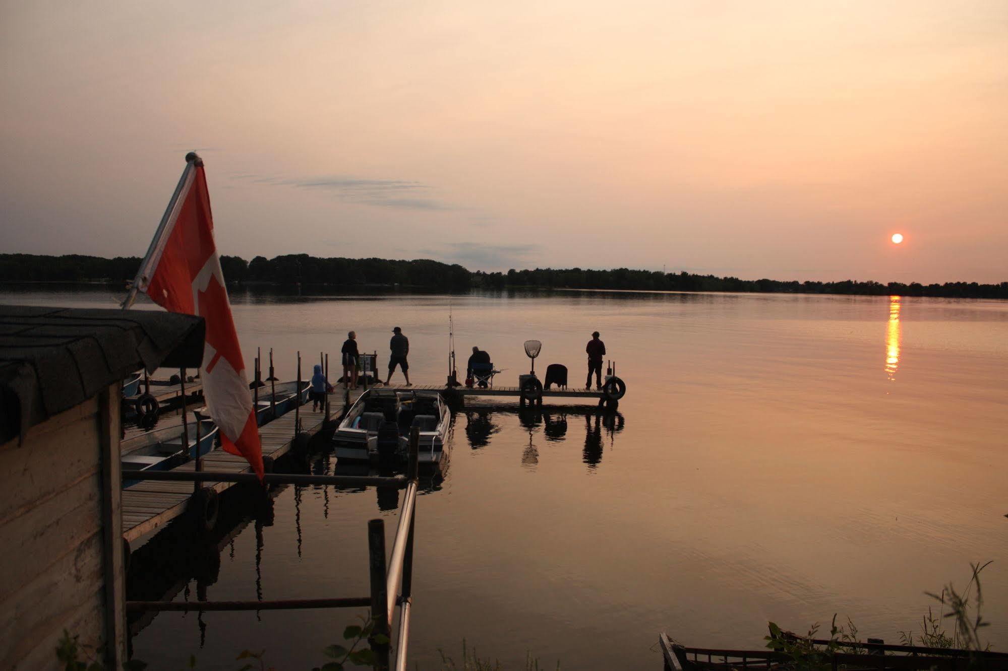 Lake Dalrymple Resort Lagoon City Экстерьер фото
