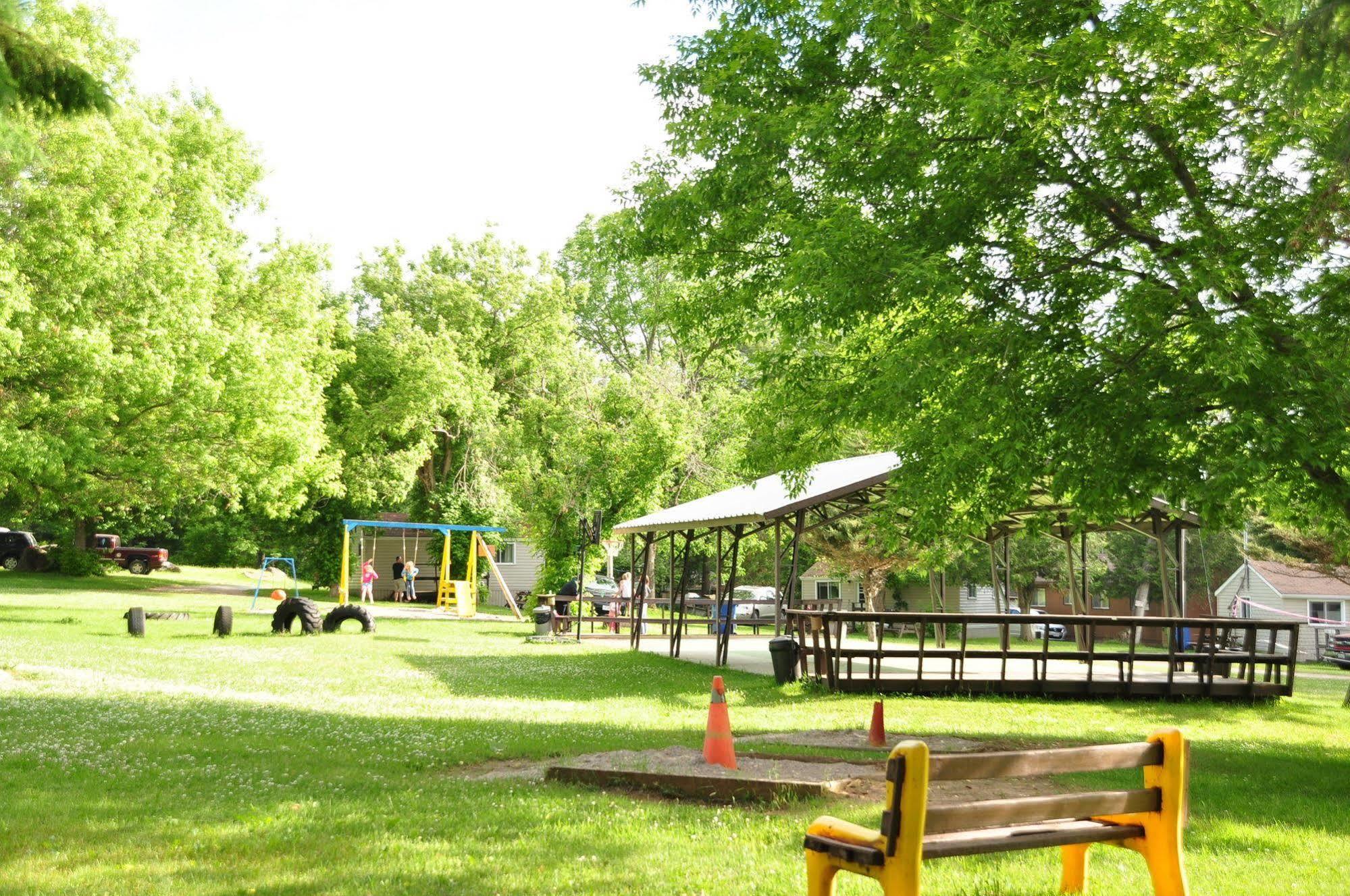 Lake Dalrymple Resort Lagoon City Экстерьер фото